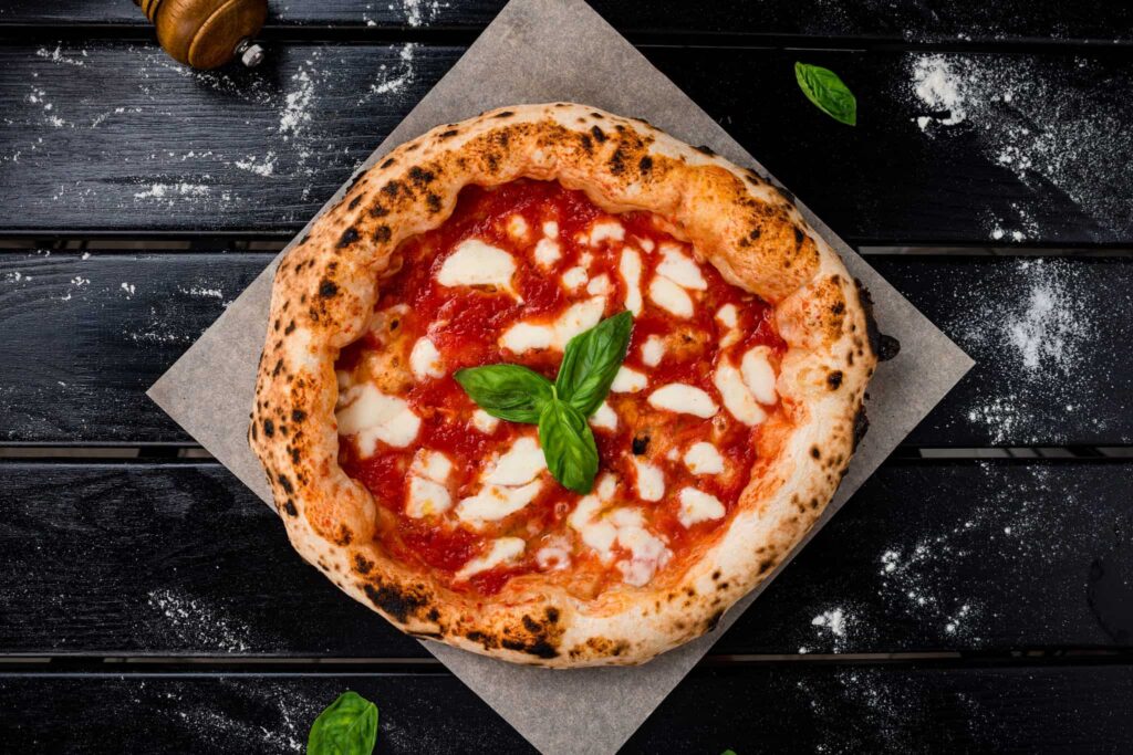 Pizza tradizionale e gourmet nella pizzeria del B&B Langhe a Neviglie, vicino a Alba e Neive
