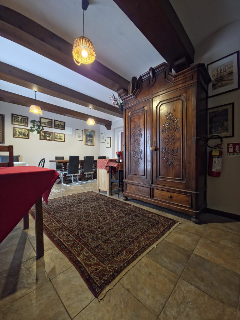 Interni del ristorante che fa da pizzeria e collazione all'interno della Nostra struttura.